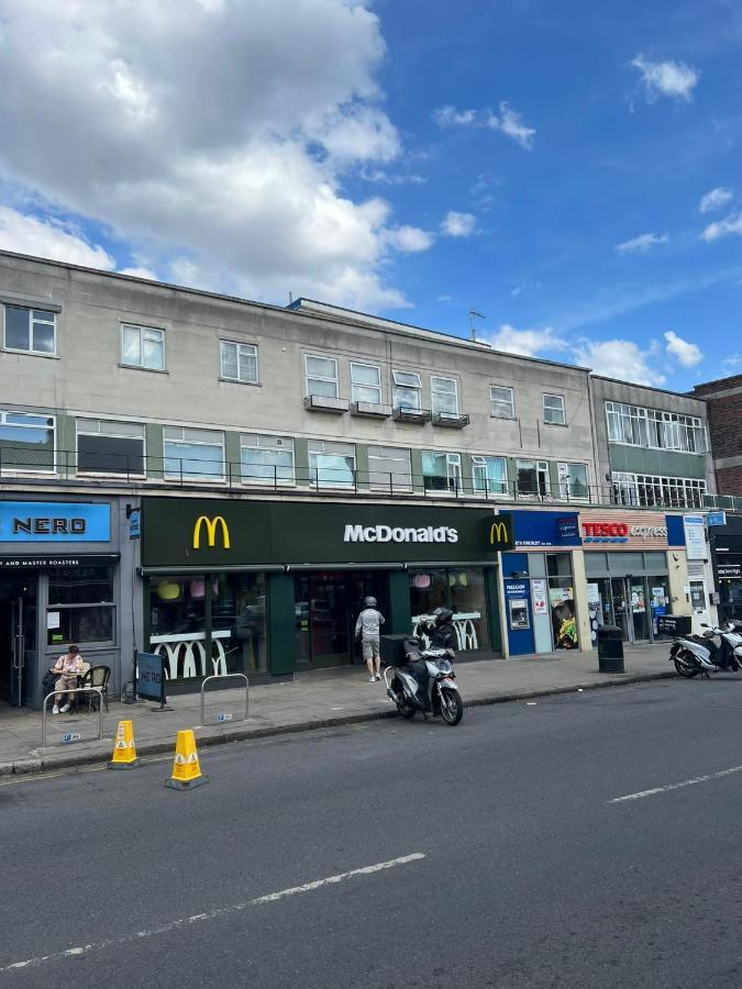 Modern Apartment In London Finchley Εξωτερικό φωτογραφία